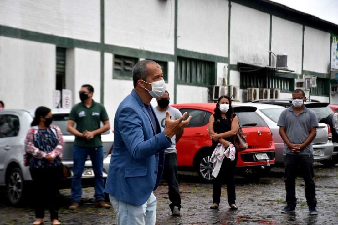 Camacã: Prefeito Paulo do Gás reúne funcionários públicos entes do expediente e transmite mensagem de esperança